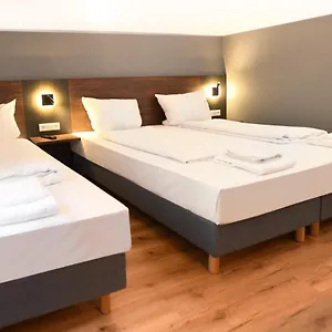 2* Otel Apadana Frankfurt